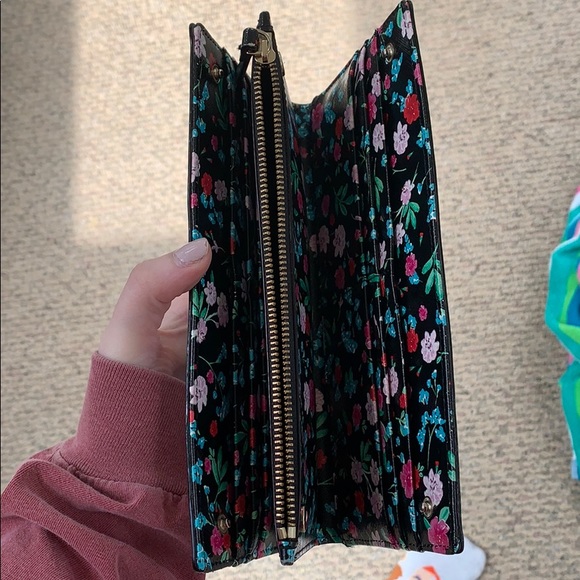 Kate Spade Spring Wallet - Picture 3 of 4